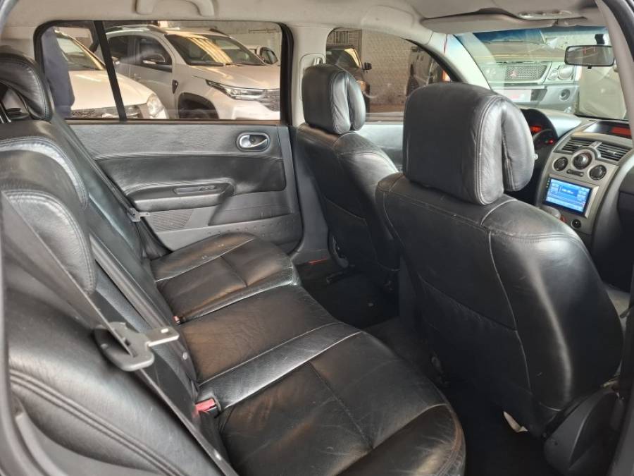 RENAULT - MÉGANE - 2009/2009 - Preta - R$ 18.900,00