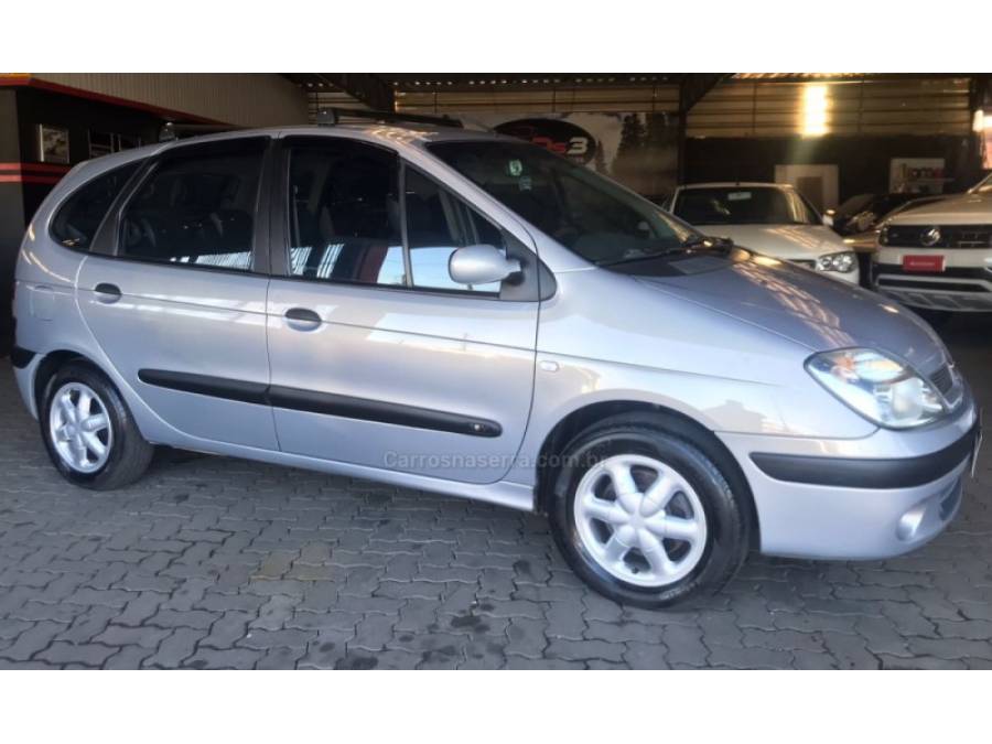 RENAULT - SCÉNIC - 2006/2006 - Prata - R$ 21.900,00