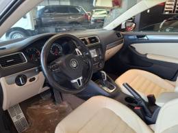 VOLKSWAGEN - JETTA - 2012/2012 - Branca - R$ 72.900,00