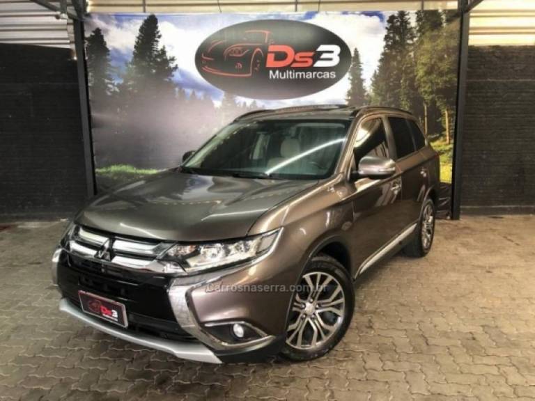 MITSUBISHI - OUTLANDER - 2016/2016 - Marrom - R$ 125.900,00