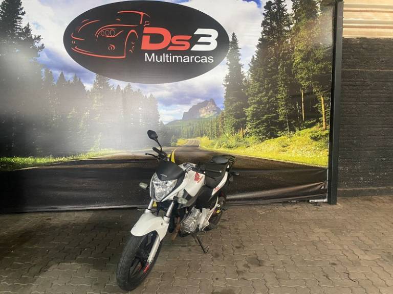 HONDA - CB 300R - 2012/2012 - Branca - R$ 14.900,00