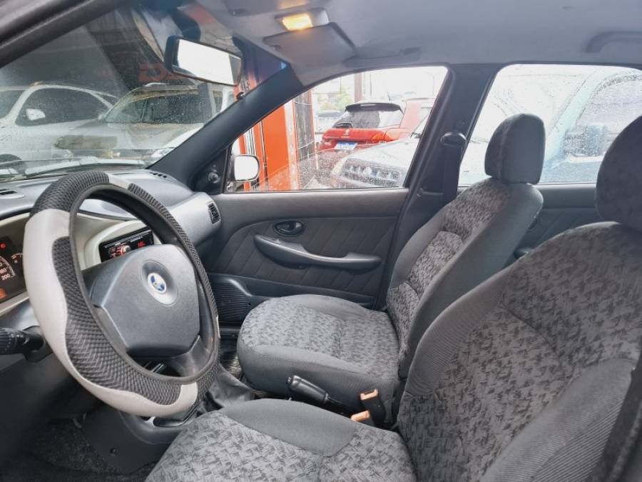 FIAT - PALIO - 2003/2003 - Prata - R$ 17.900,00