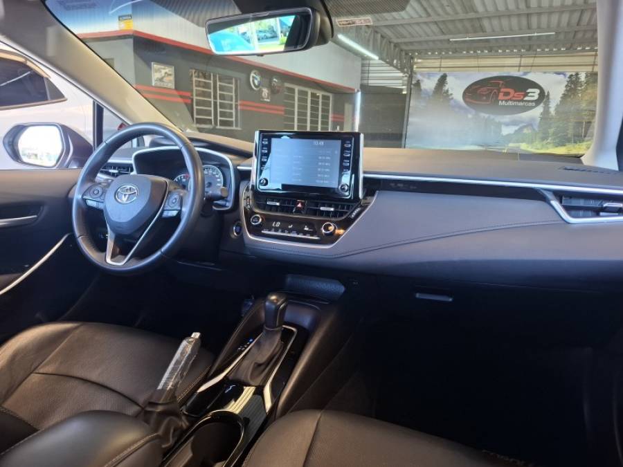 TOYOTA - COROLLA - 2023/2023 - Branca - Sob Consulta