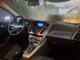 FORD - FOCUS - 2015/2015 - Dourada - R$ 52.900,00