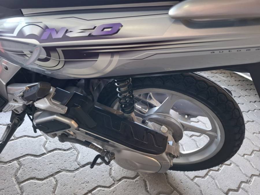 YAMAHA - NEO 125 - 2012/2012 - Prata - R$ 9.000,00