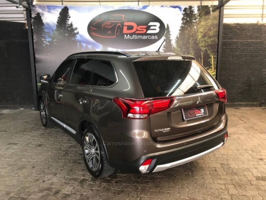 MITSUBISHI - OUTLANDER - 2016/2016 - Marrom - R$ 125.900,00