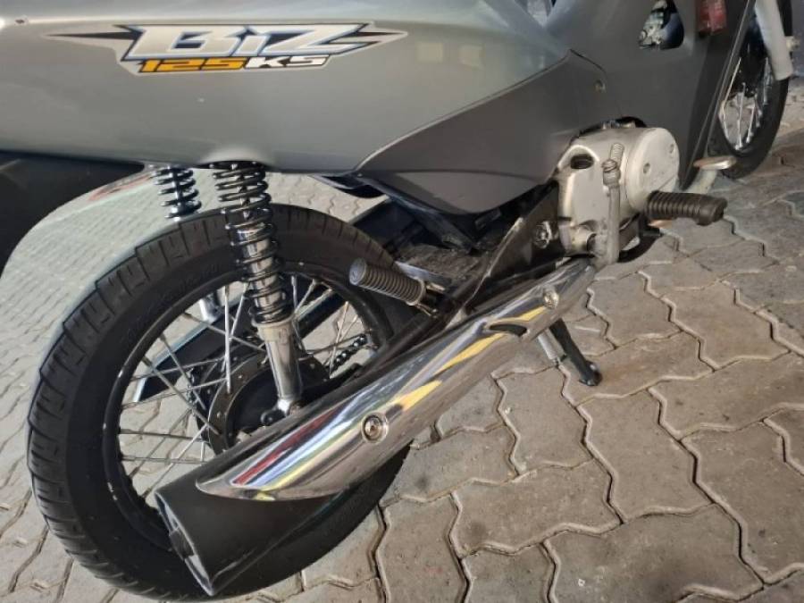HONDA - BIZ 125 - 2006/2006 - Prata - R$ 8.500,00
