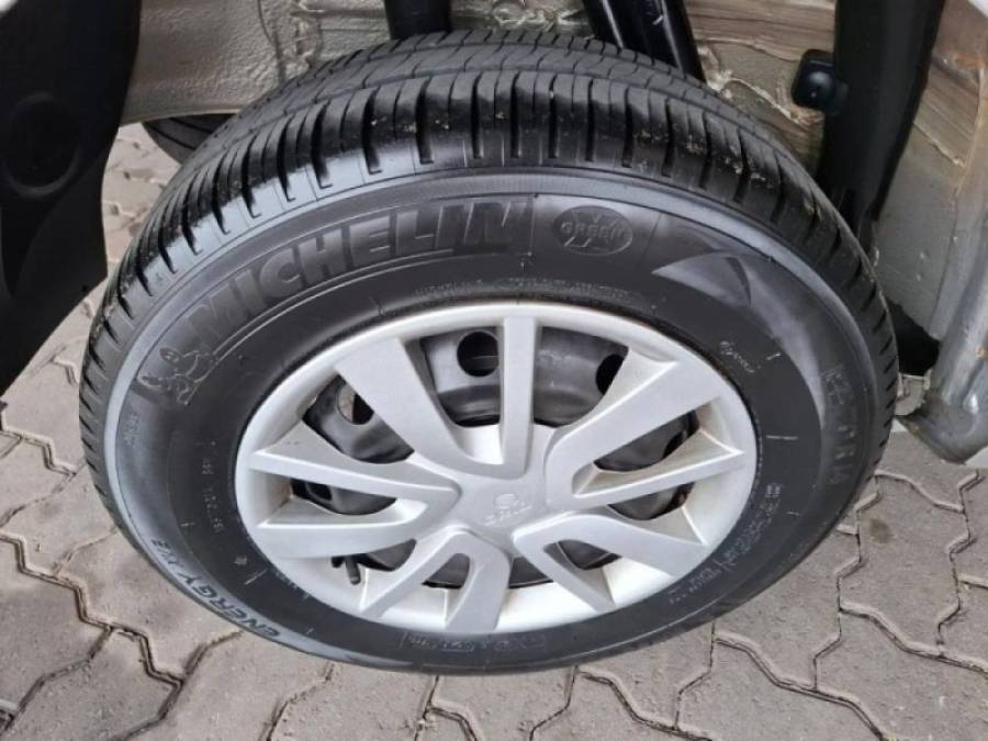 RENAULT - SANDERO - 2014/2014 - Prata - R$ 32.900,00