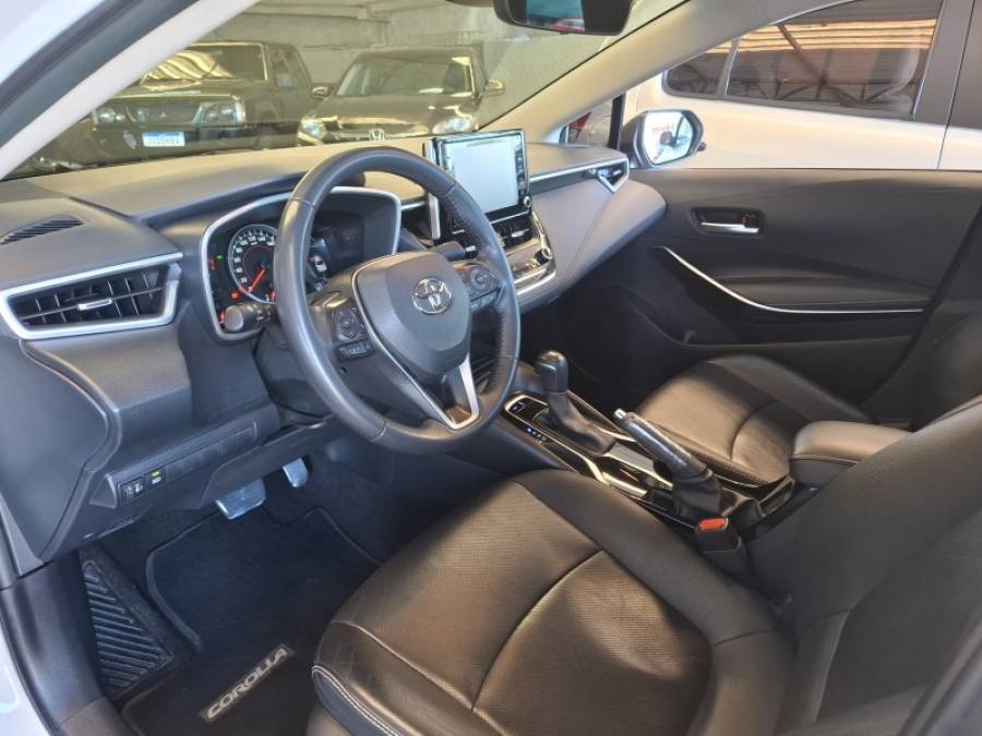 TOYOTA - COROLLA - 2023/2023 - Branca - Sob Consulta