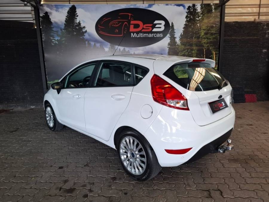 FORD - FIESTA - 2017/2017 - Branca - R$ 58.900,00