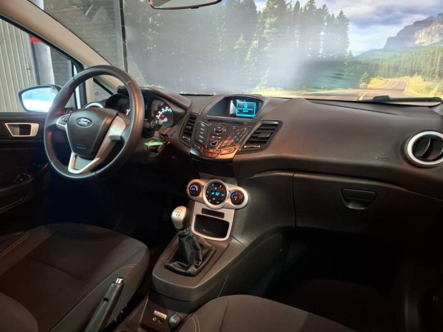 FORD - FIESTA - 2017/2017 - Branca - R$ 58.900,00