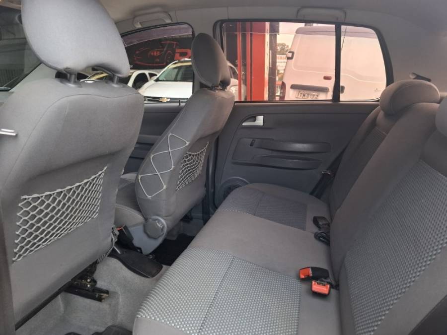 VOLKSWAGEN - FOX - 2009/2009 - Prata - R$ 32.900,00