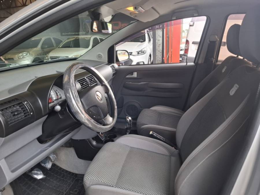 VOLKSWAGEN - FOX - 2009/2009 - Prata - R$ 32.900,00