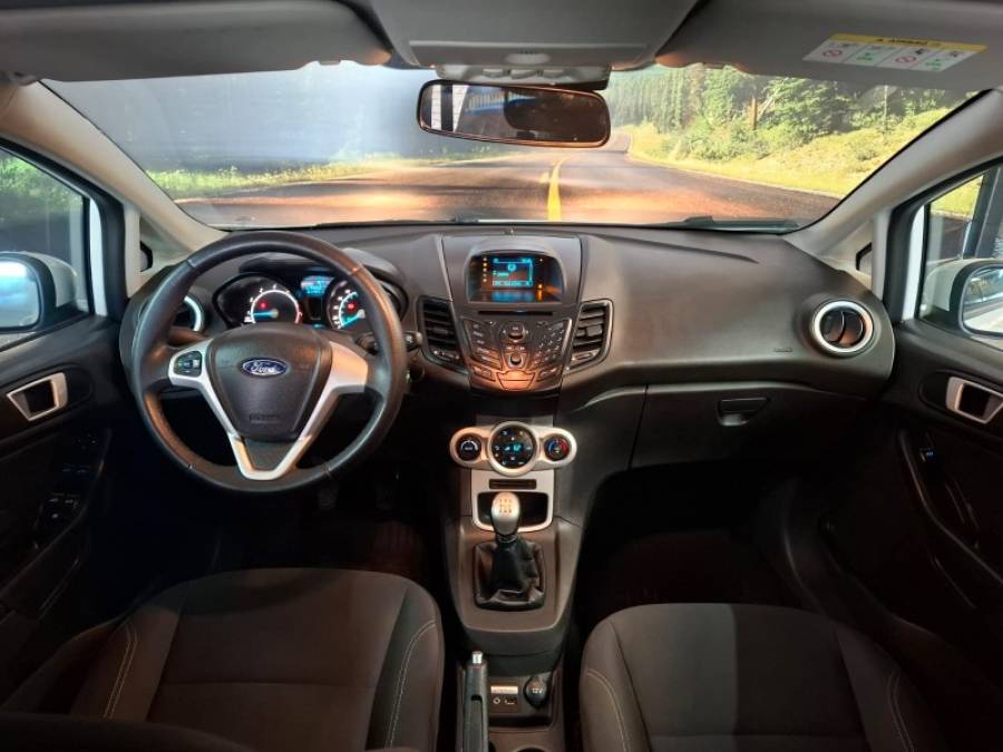 FORD - FIESTA - 2017/2017 - Branca - R$ 58.900,00