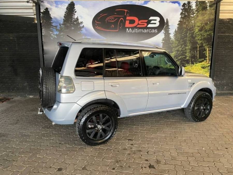 MITSUBISHI - PAJERO TR4 - 2010/2010 - Prata - R$ 57.900,00