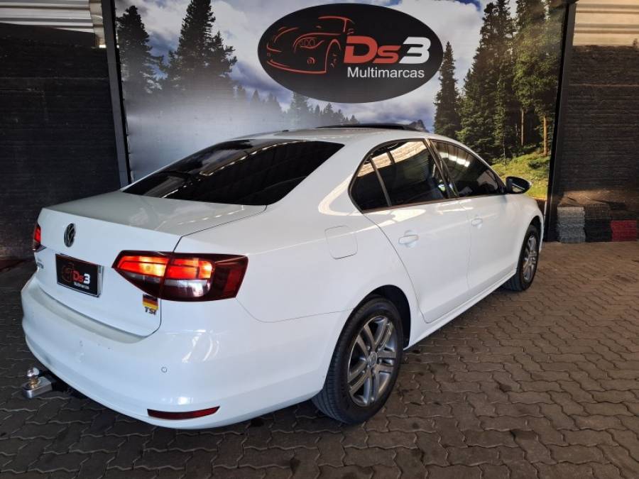 VOLKSWAGEN - JETTA - 2018/2018 - Branca - R$ 89.500,00