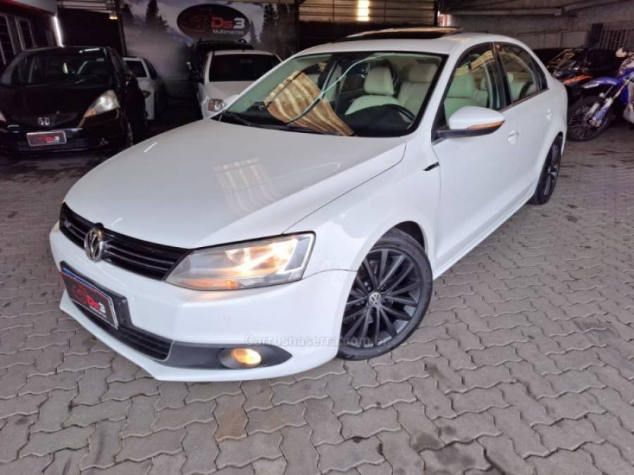 VOLKSWAGEN - JETTA - 2012/2012 - Branca - R$ 72.900,00