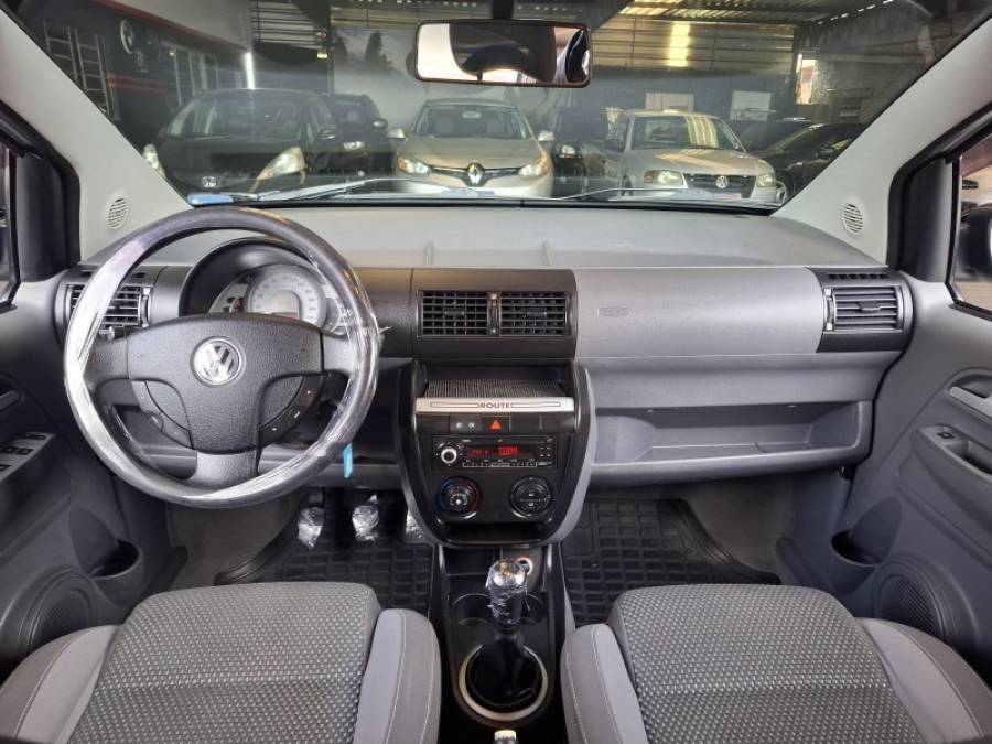 VOLKSWAGEN - FOX - 2009/2009 - Prata - R$ 32.900,00