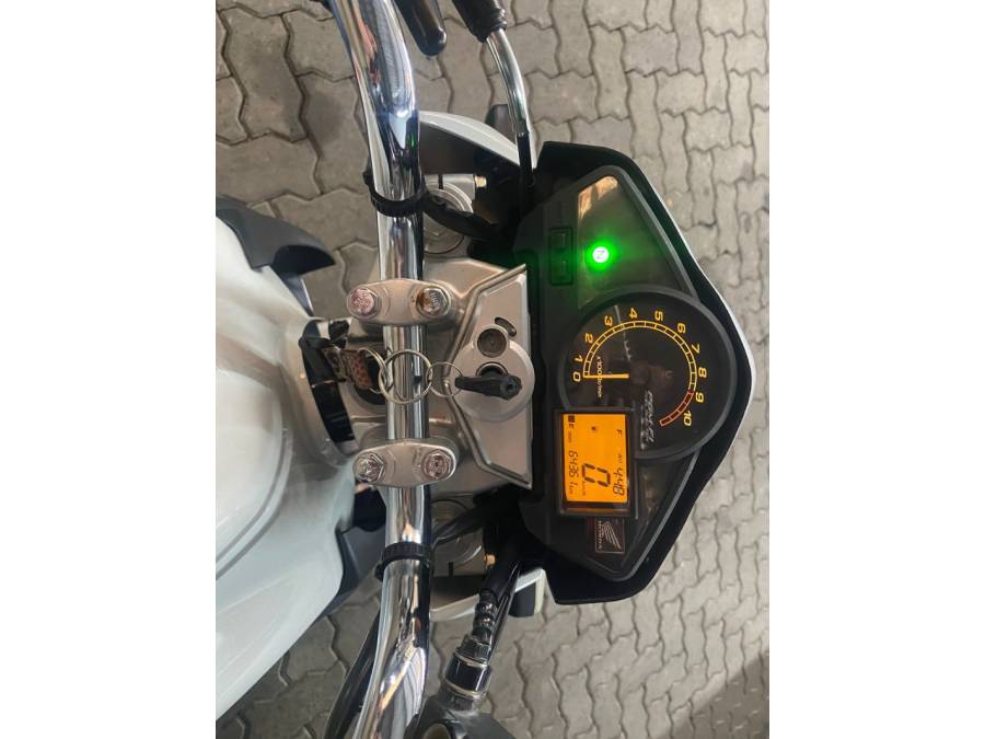 HONDA - CB 300R - 2012/2012 - Branca - R$ 14.900,00