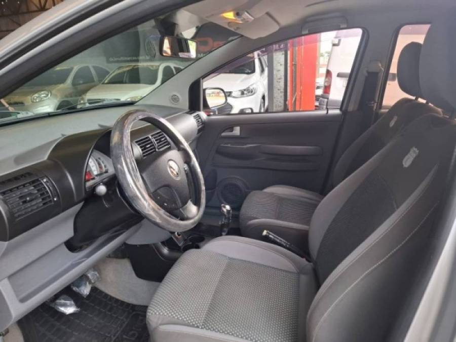 VOLKSWAGEN - FOX - 2009/2009 - Prata - R$ 32.900,00