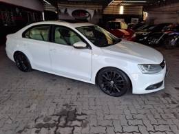 VOLKSWAGEN - JETTA - 2012/2012 - Branca - R$ 72.900,00