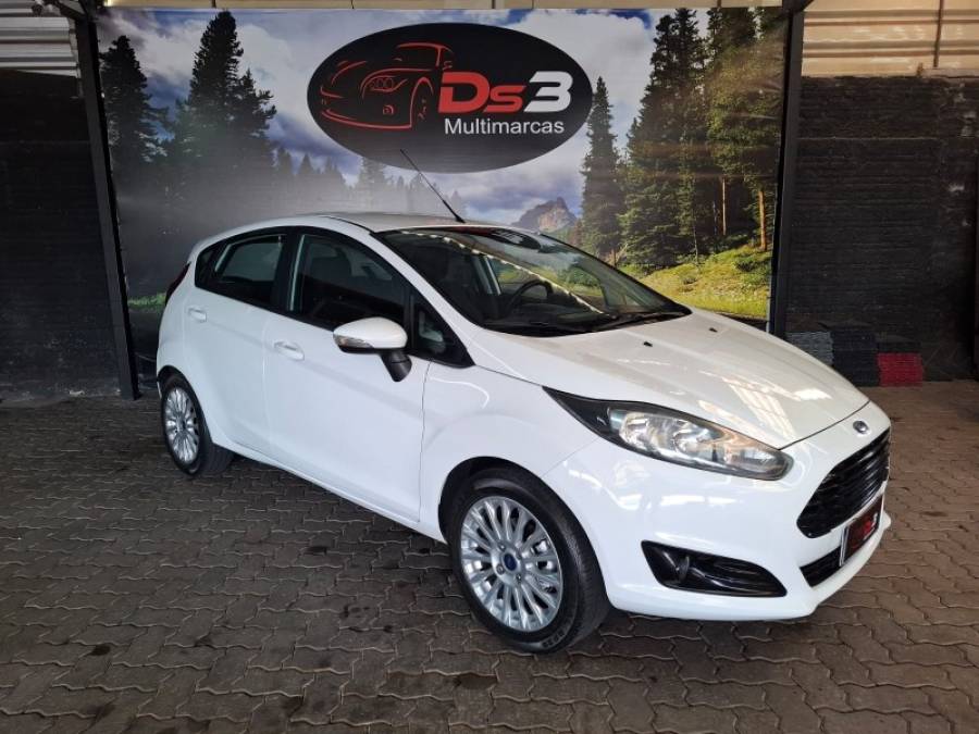 FORD - FIESTA - 2017/2017 - Branca - R$ 58.900,00