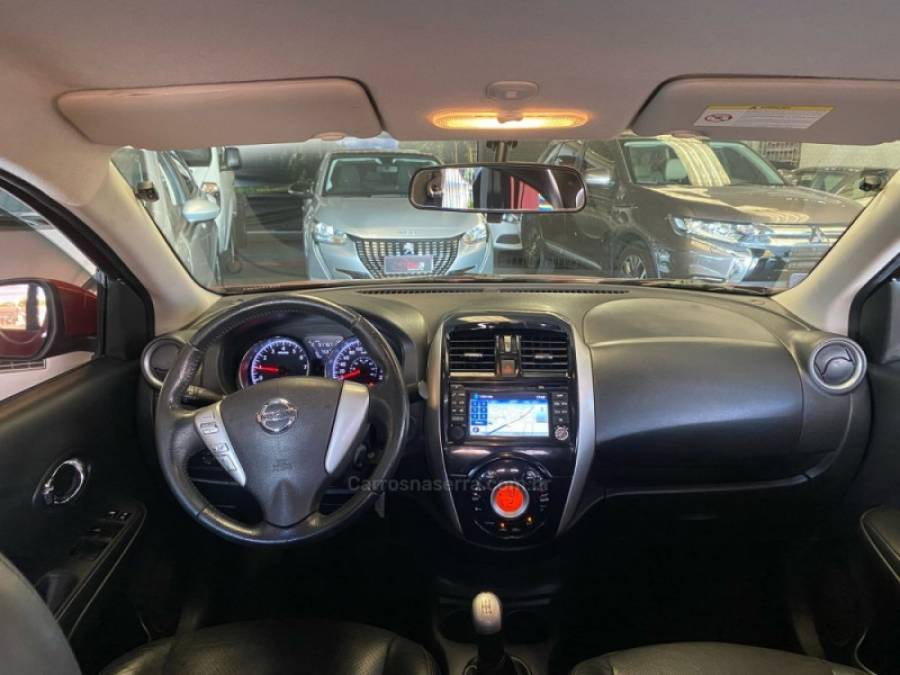 NISSAN - VERSA - 2016/2016 - Vinho - R$ 49.900,00